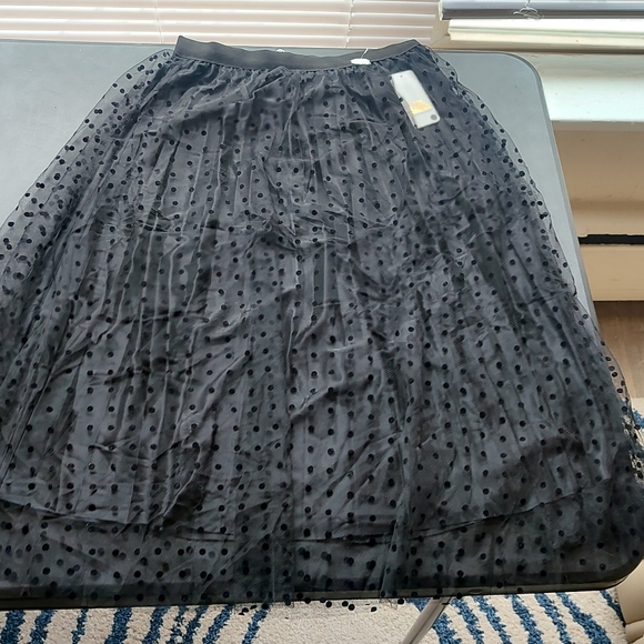 Elegant Black Polka Dot Skirt - Picture 2 of 5